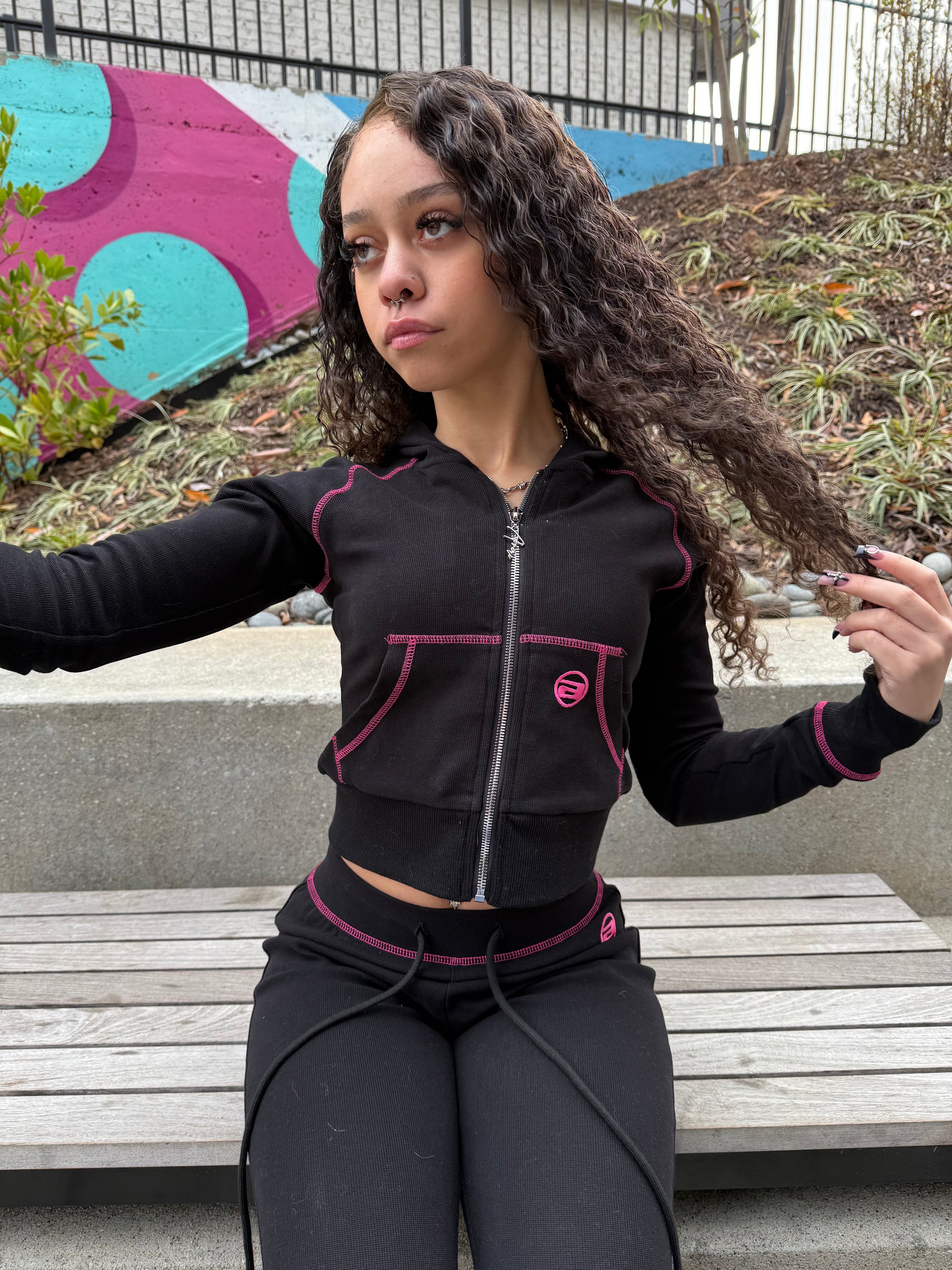 Onyx Zipup (black/pink)