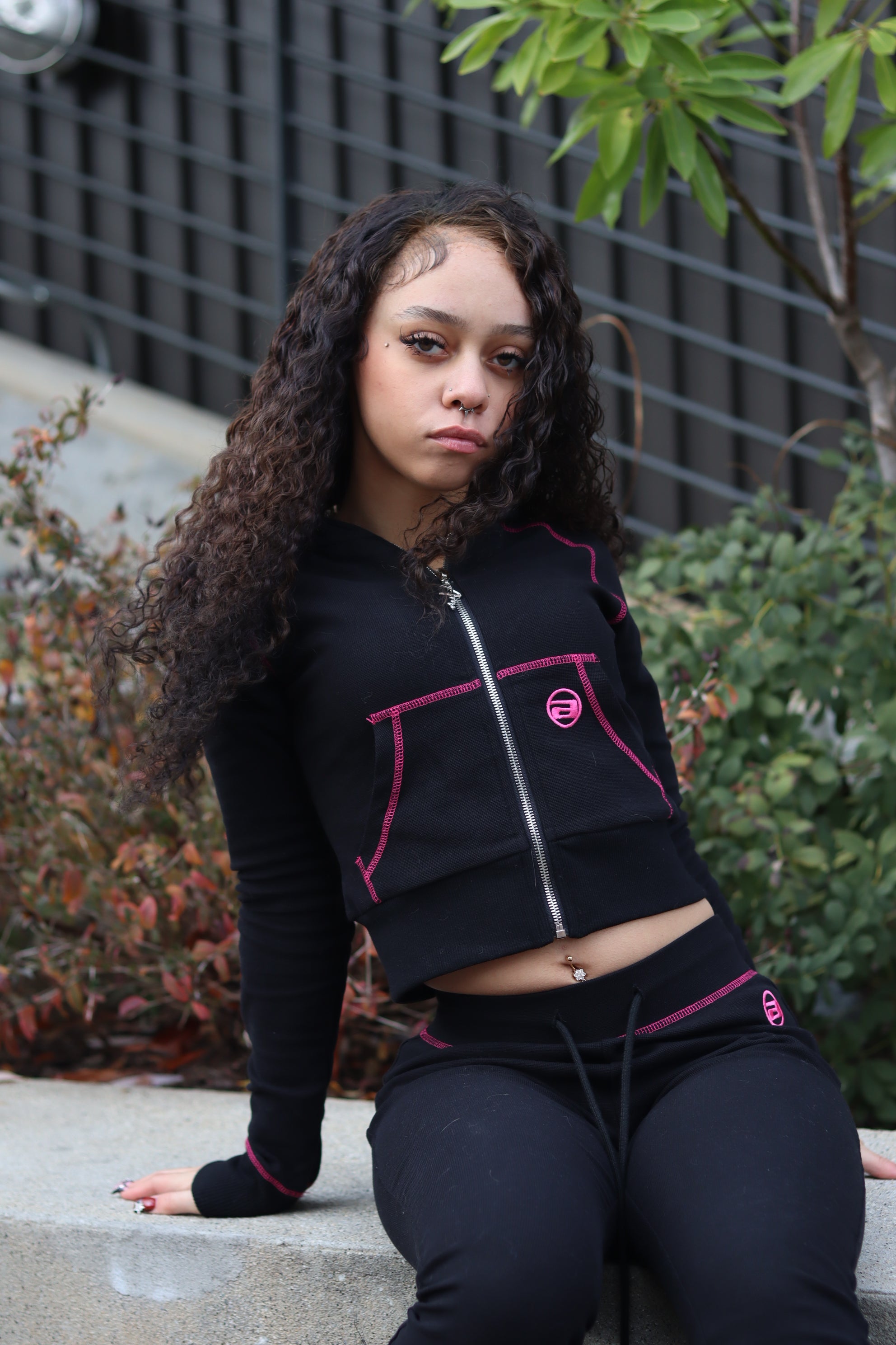 Onyx Zipup (black/pink)