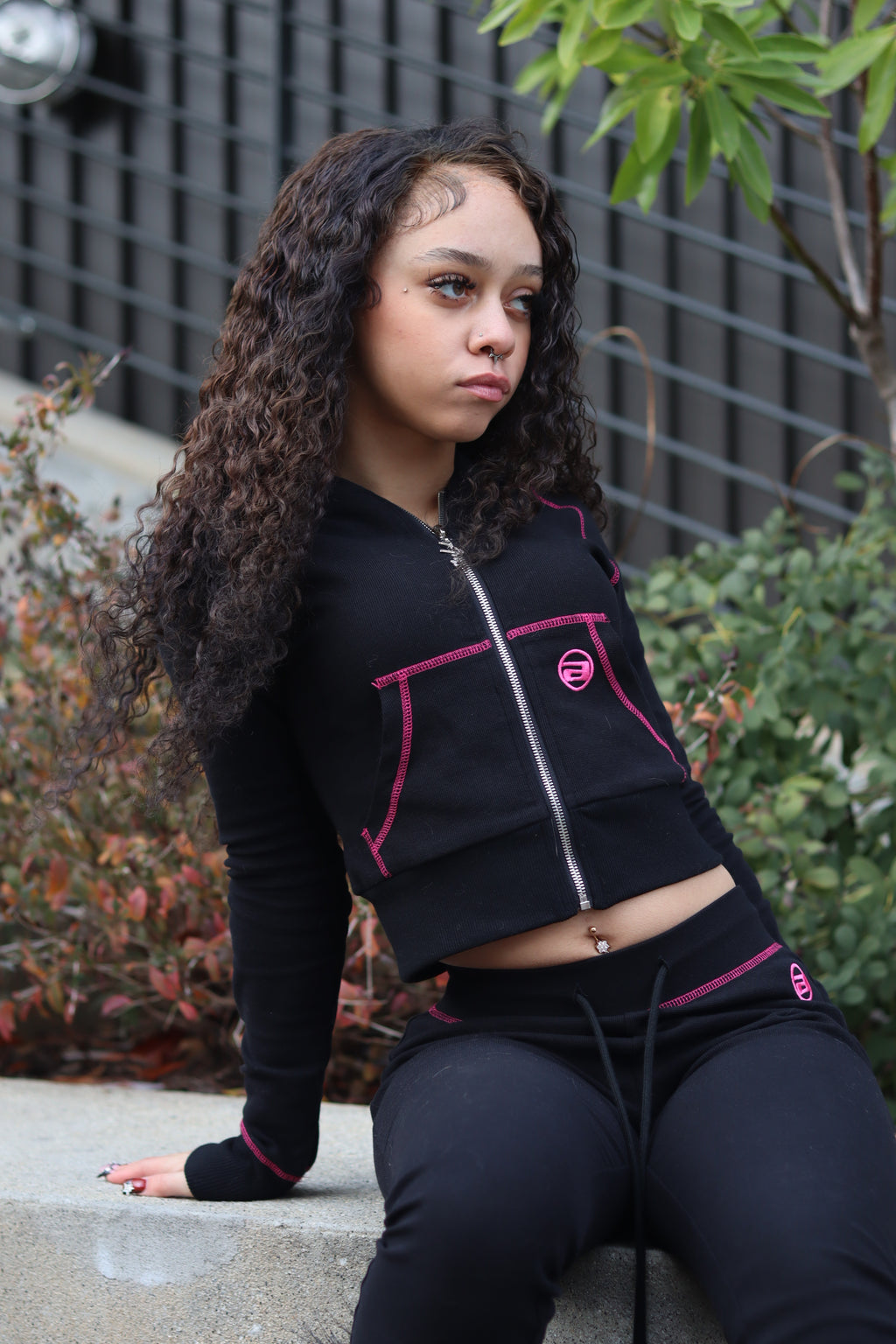 Onyx Zipup (black/pink)