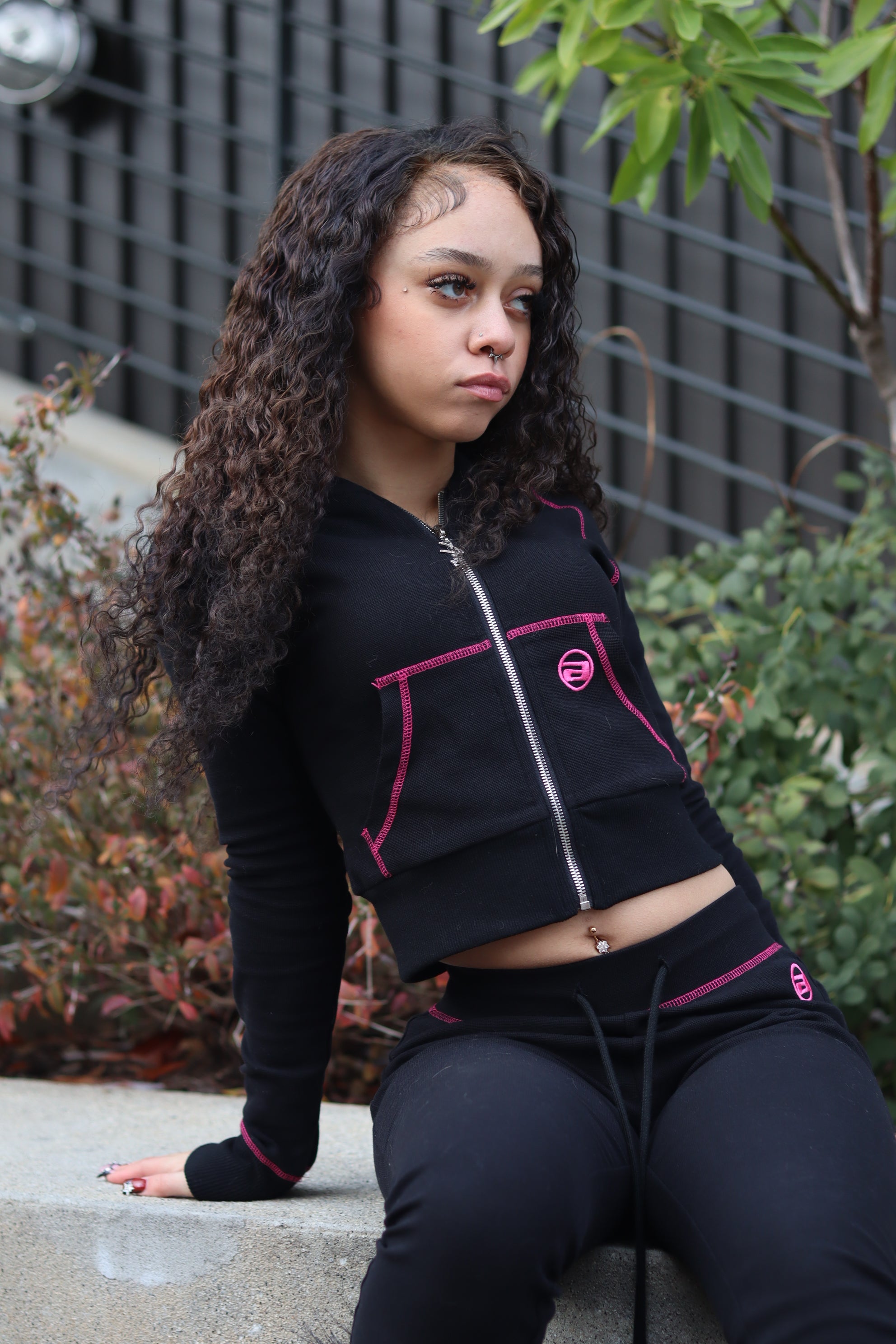 Onyx Zipup (black/pink)
